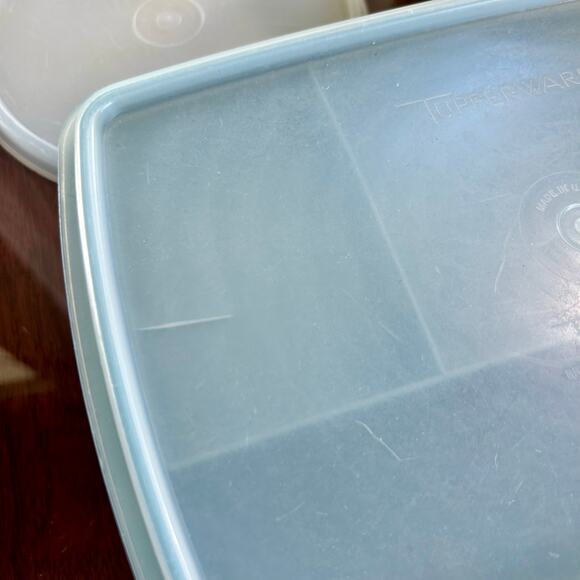 Vintage Tupperware Lot – Blue Divided Container & Beige Round Container - Picture 8 of 15